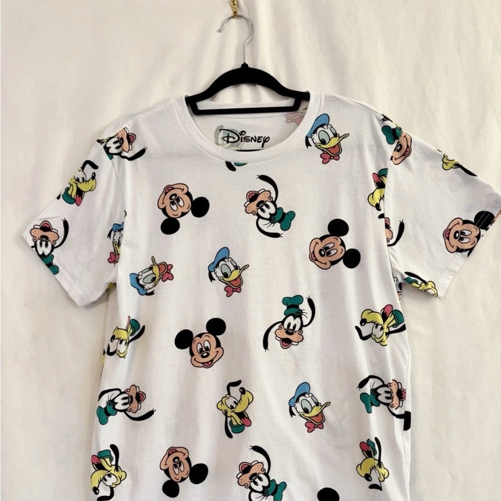 Disney Short Sleeve White & Black Mickey Friends Graphic Tee Size Medium